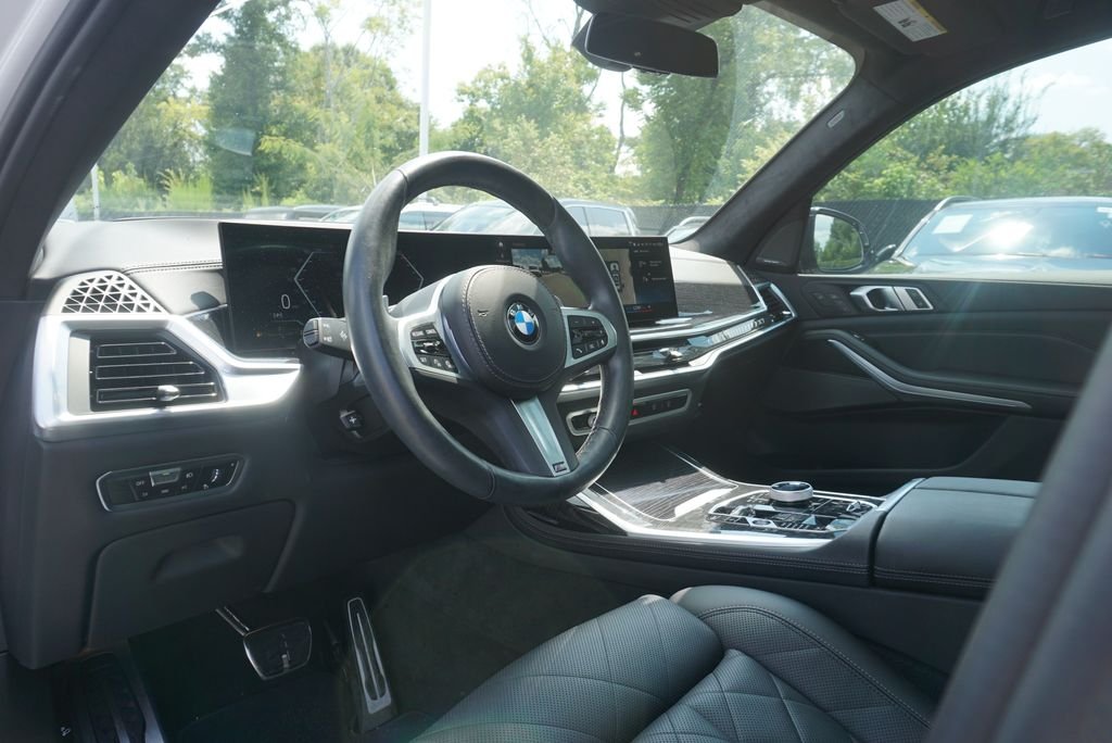 Used 2023 White Metallic BMW xDrive40i image 12