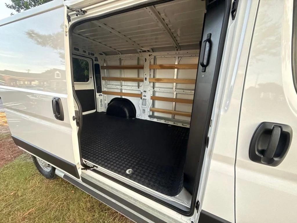 Used 2025 White Ram Base image 9