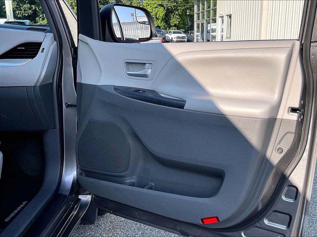 Used 2017 Gray Toyota LE image 12