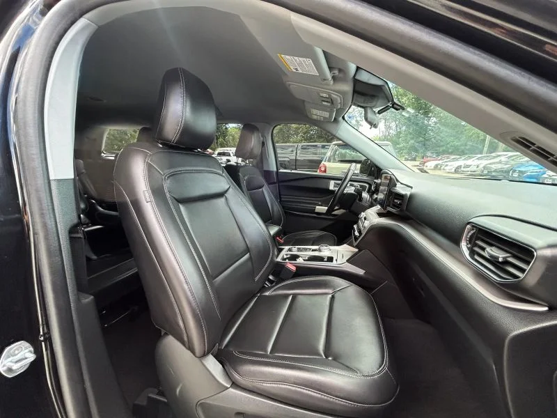 Used 2023 Black Metallic Ford XLT Sport Utility 4D image 23