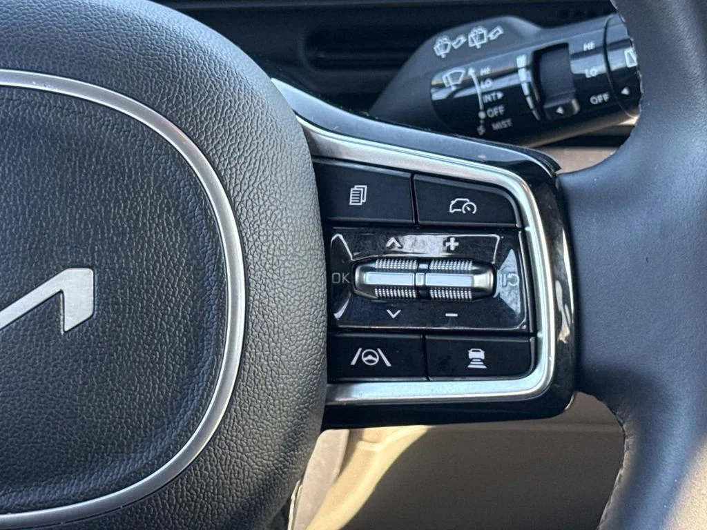 Used 2025 Gray Kia LXS image 14