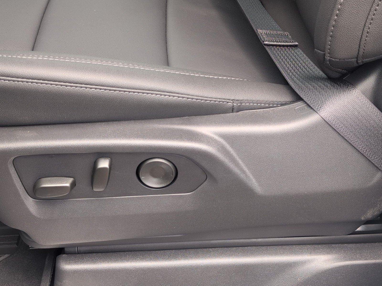 New 2026 Glacier White Tricoat GMC SLT image 19