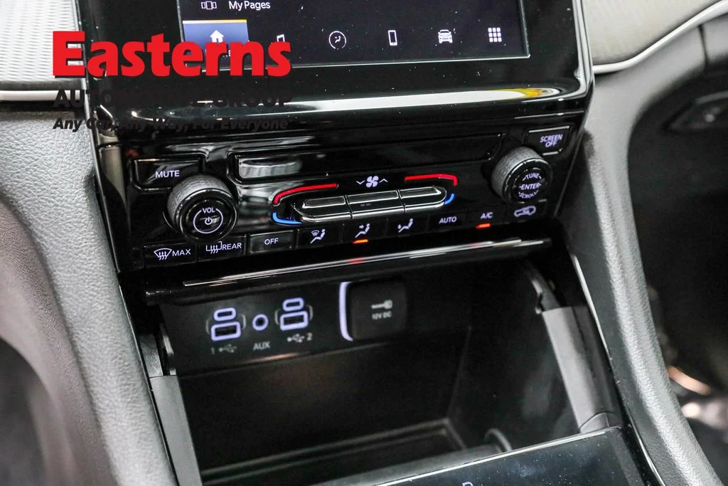 Used 2023 White Jeep Laredo image 20