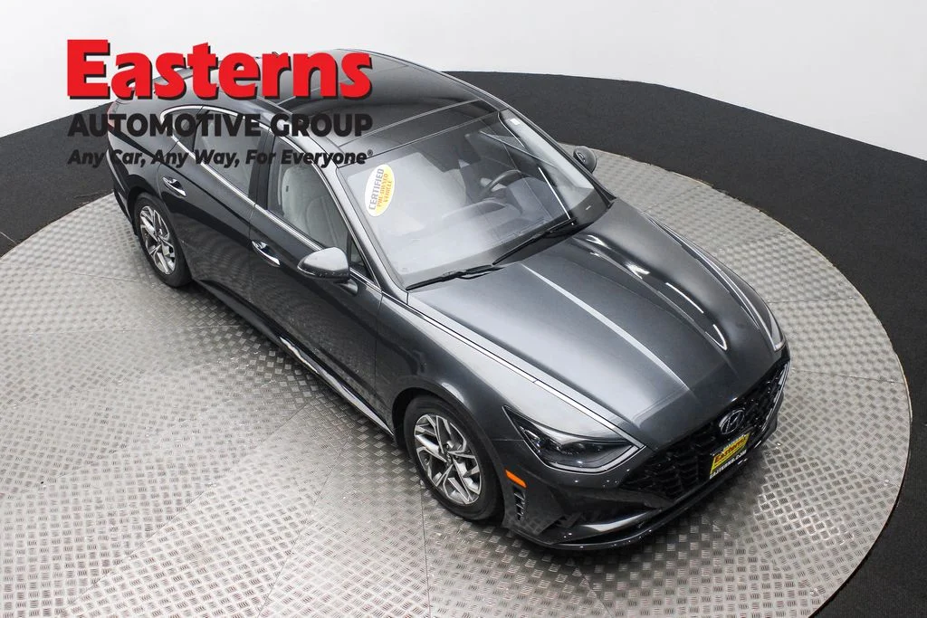 Used 2023 Gray Hyundai SEL image 3
