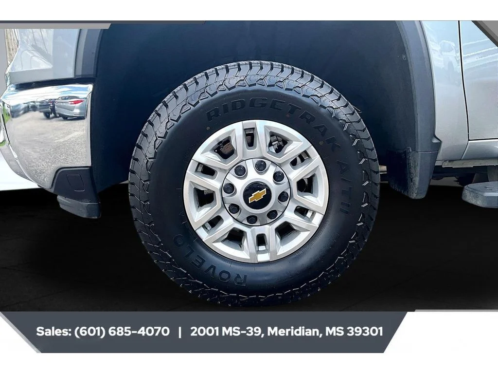 Used 2025 STERLING GRAY METALLIC Chevrolet LT image 7
