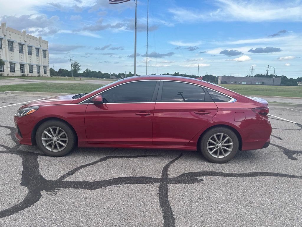 Used 2019 Red Hyundai SE image 6
