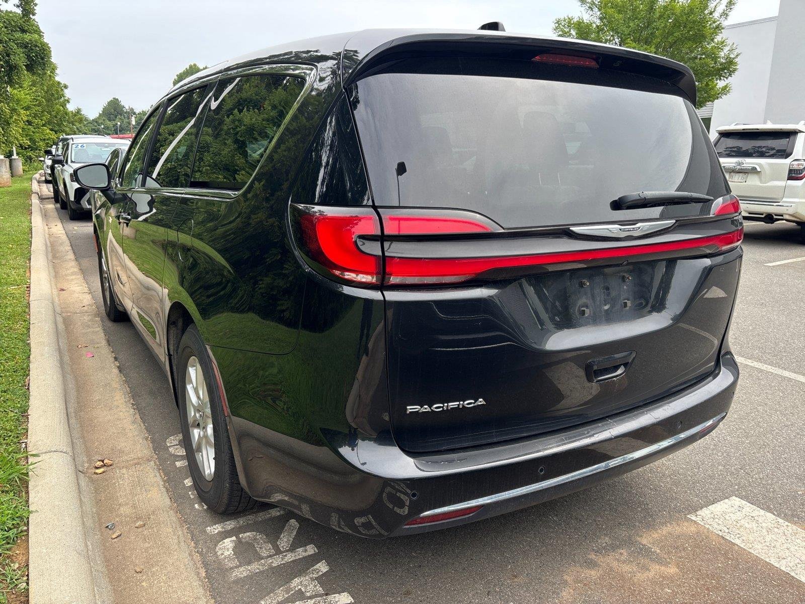 Used 2023 Brilliant Black Crystal Pearlcoat Chrysler Touring L image 3