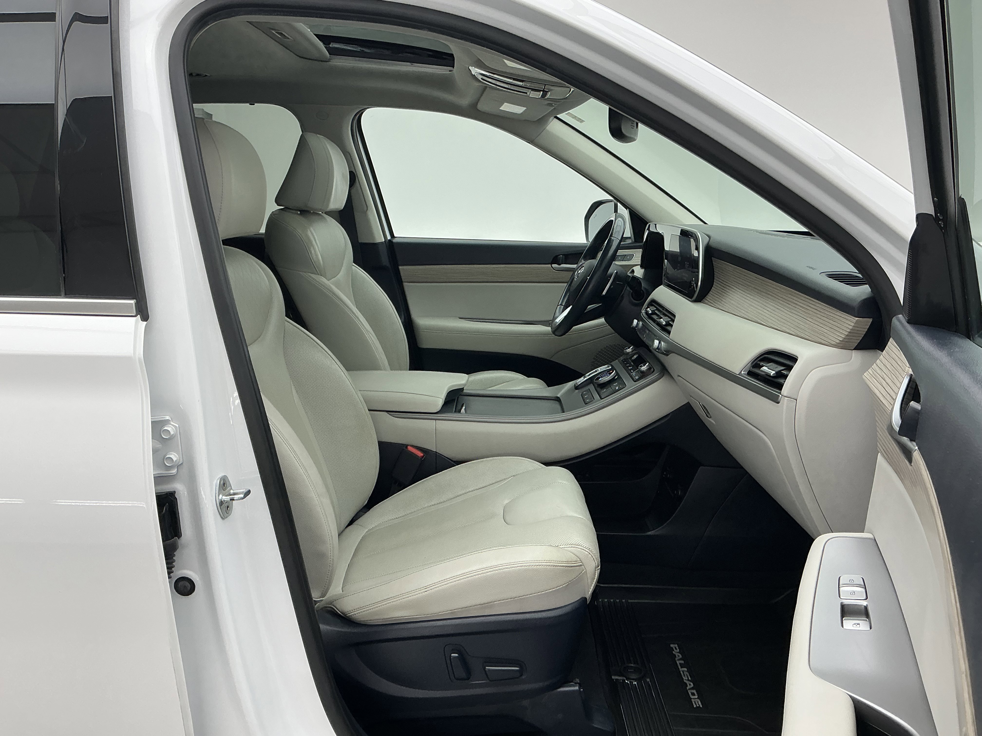 Used 2021 Hyper White Hyundai SEL image 26