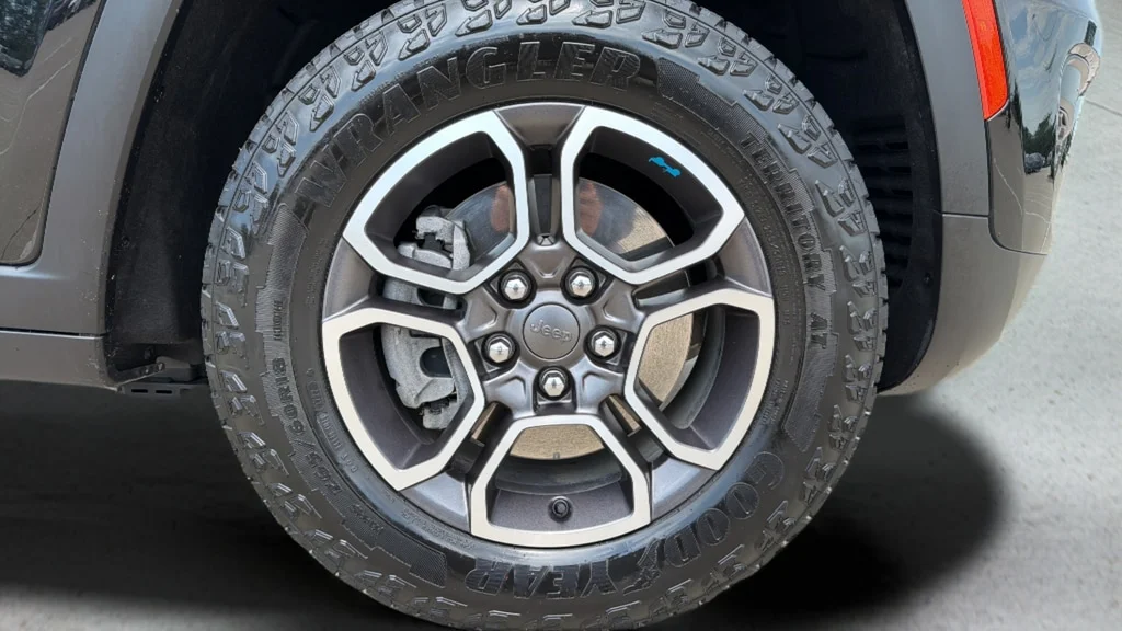 Used 2022 Diamond Black Crystal Pearlcoat Jeep Trailhawk 4xe image 12