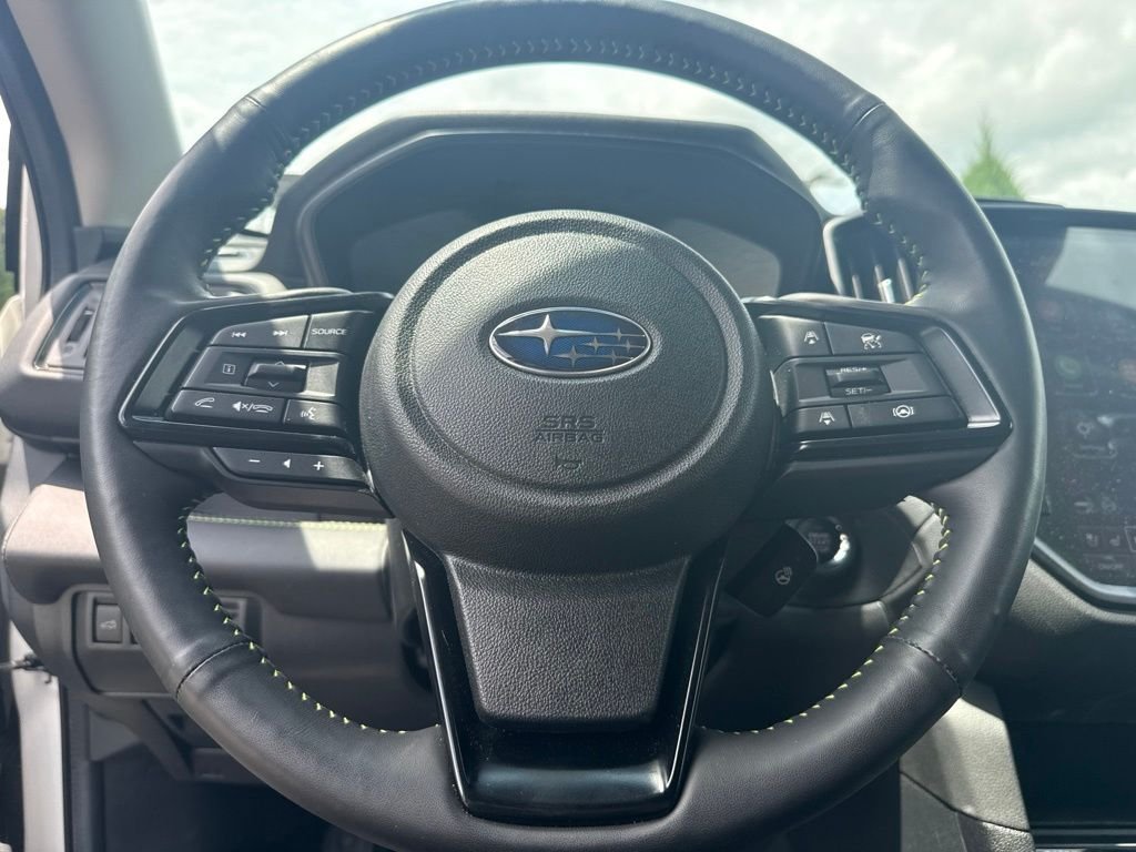 Used 2025 White Subaru Onyx Edition Touring image 7