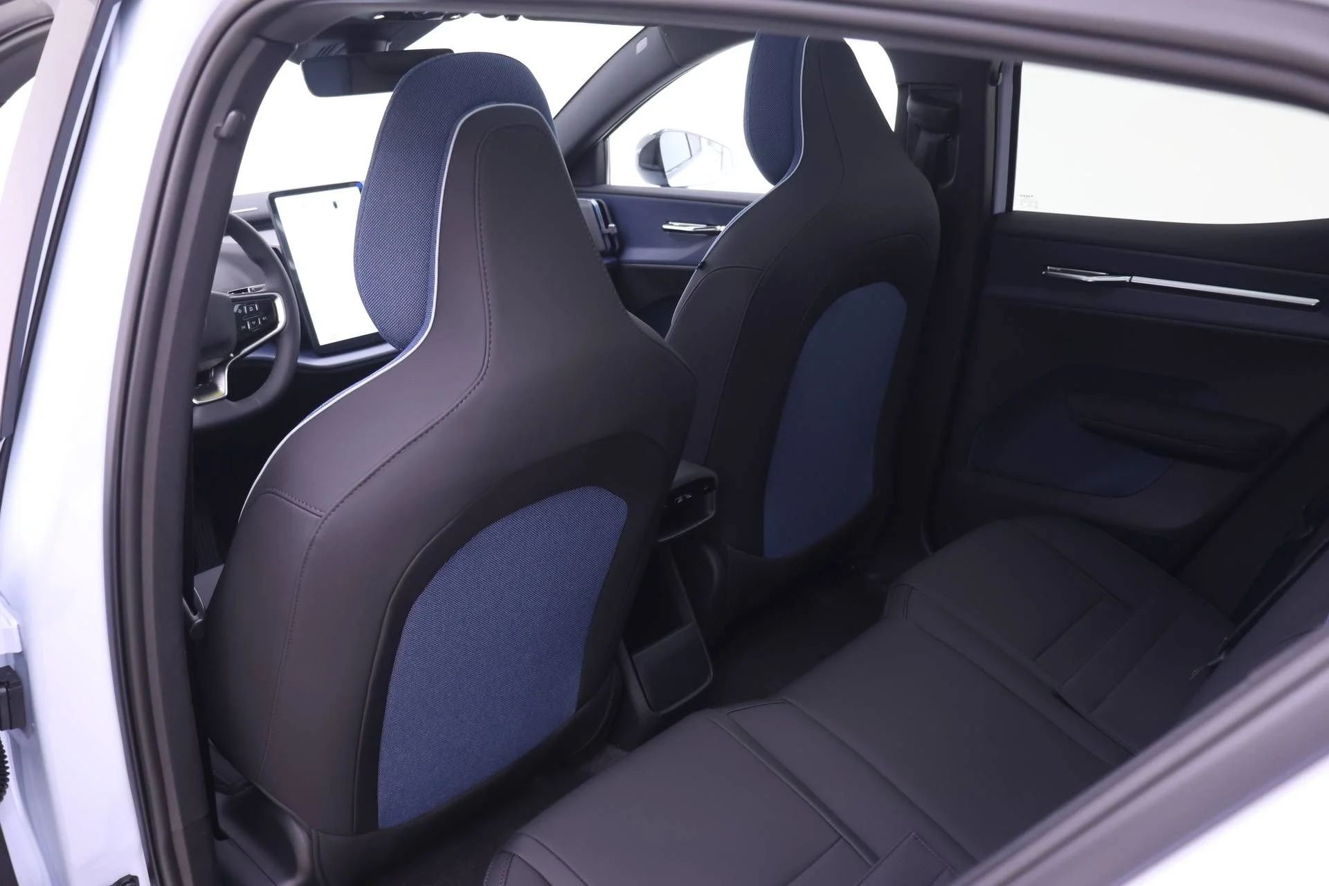 New 2026 White Volvo Twin Motor Performance Ultra image 13