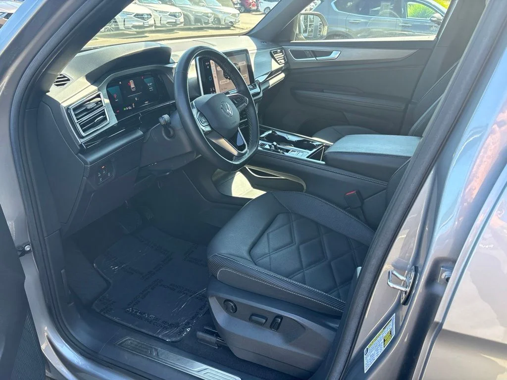 Used 2024  Volkswagen 2.0T SE w/Technology image 13