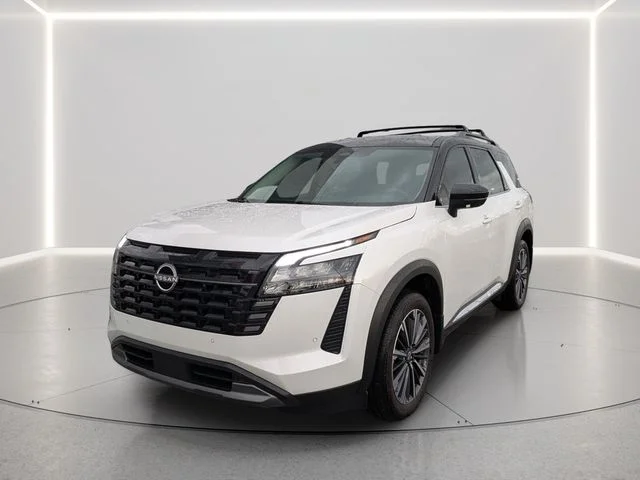 New 2026 Everest White Pearl TriCoat / Super Black Two-tone Nissan Platinum image 2