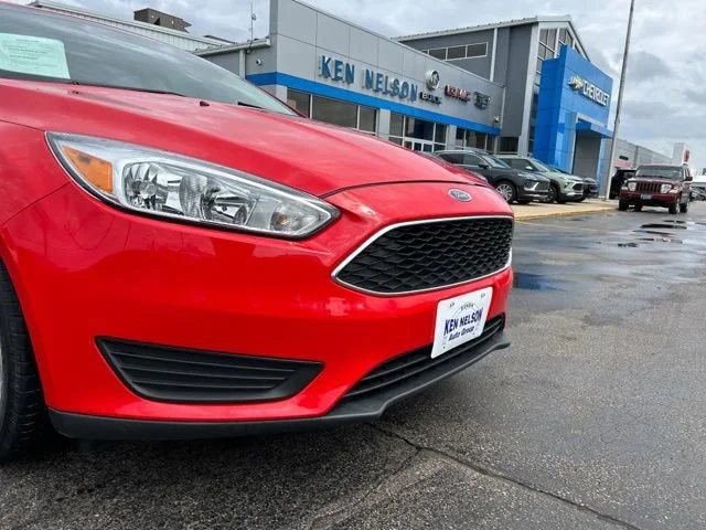 Used 2016 Gray Ford SE image 3