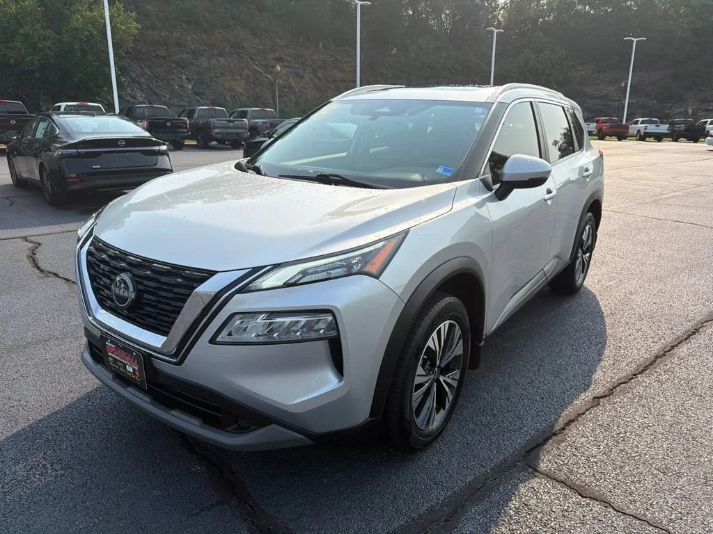 Used 2022 Silver Nissan SV image 3