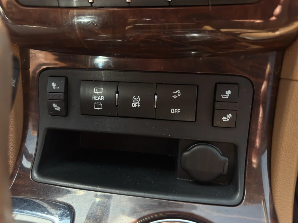 Used 2013 White Buick Leather image 21