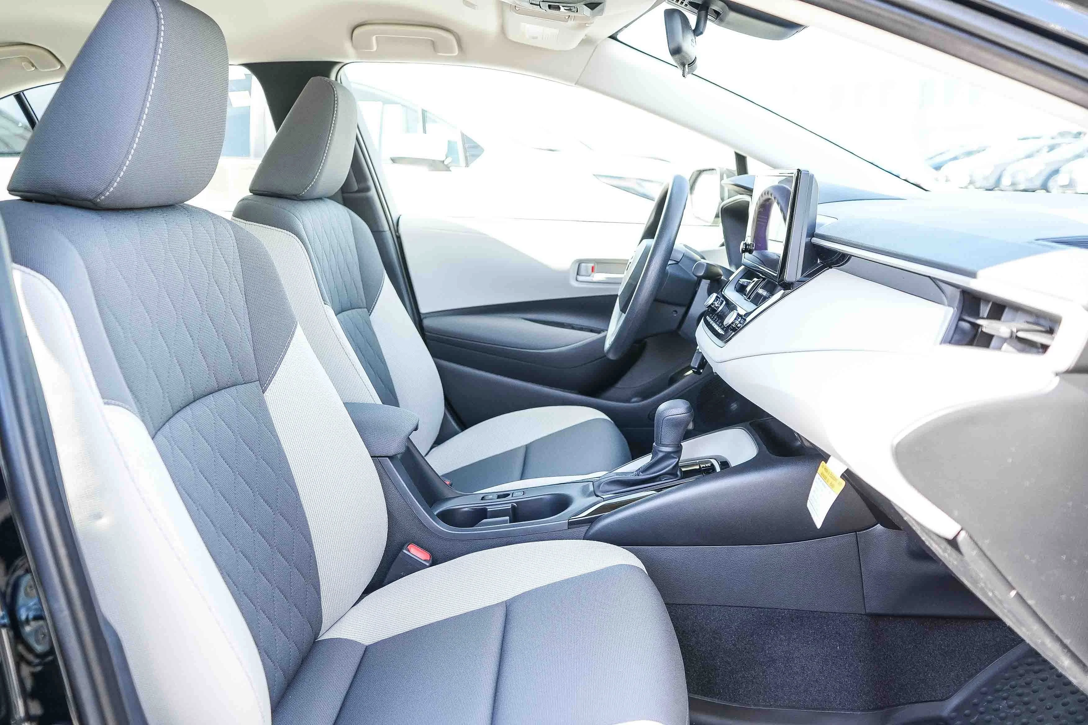2026 Toyota Corolla LE - Photo 18