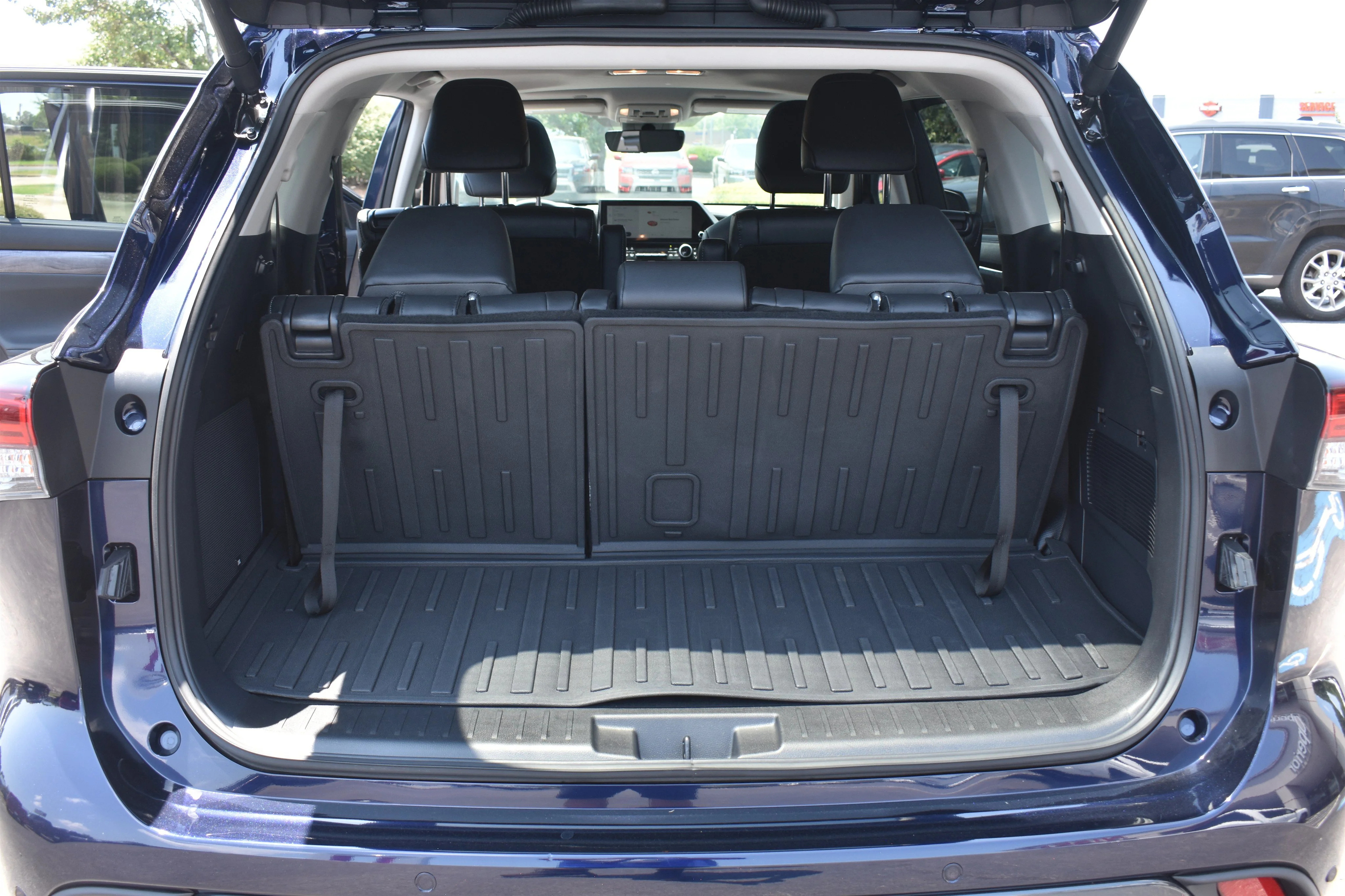 Used 2025  Toyota Limited image 19