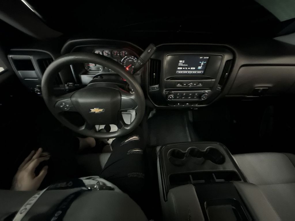 Used 2018 Summit White Chevrolet WT image 16