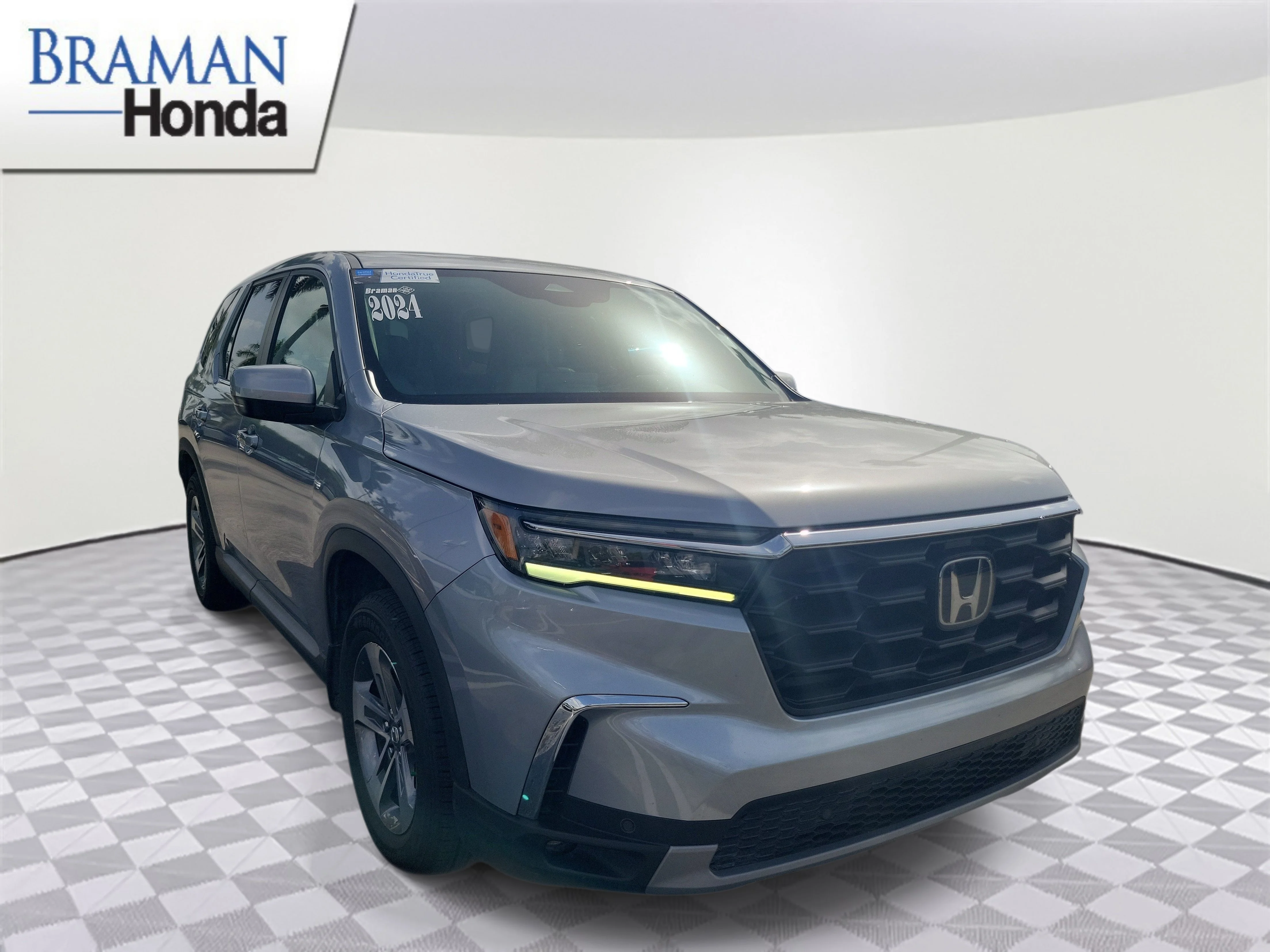 Certified Used 2024 Lunar Silver Metallic Honda 2WD EX-L image 2