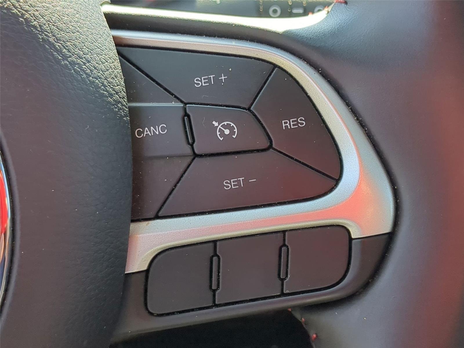Used 2019 White Clearcoat Jeep Trailhawk image 20
