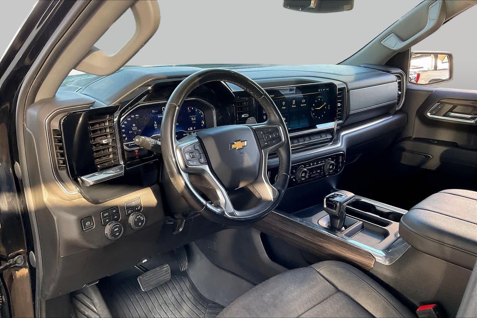 Used 2023 BLACK Chevrolet LT image 17