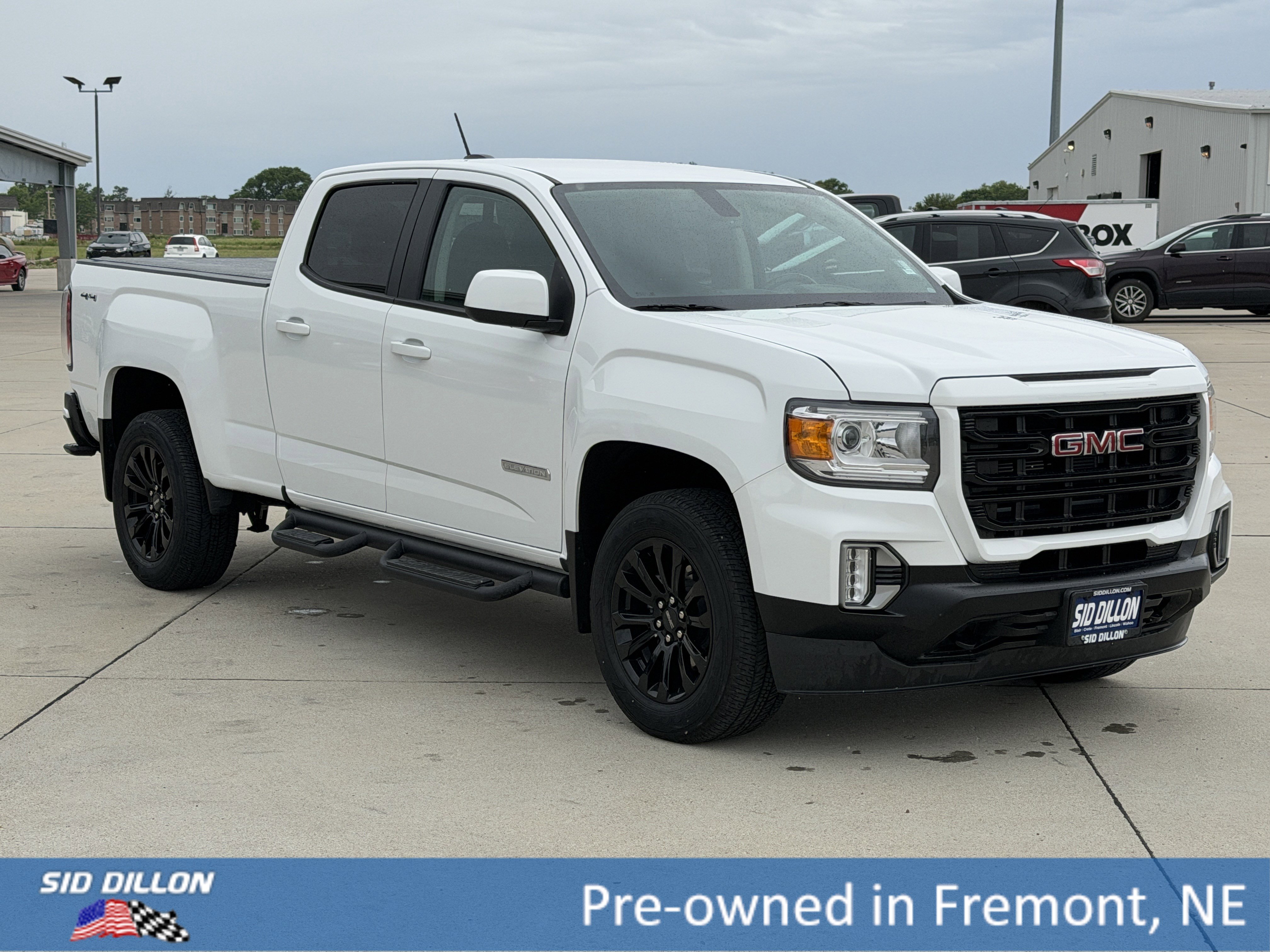 Used 2022 Summit White GMC 4WD Elevation image 2