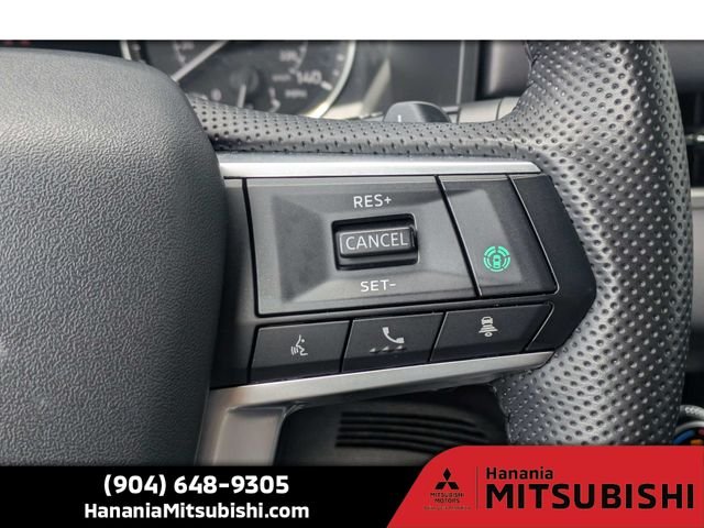 Used 2025 White Mitsubishi SE image 27