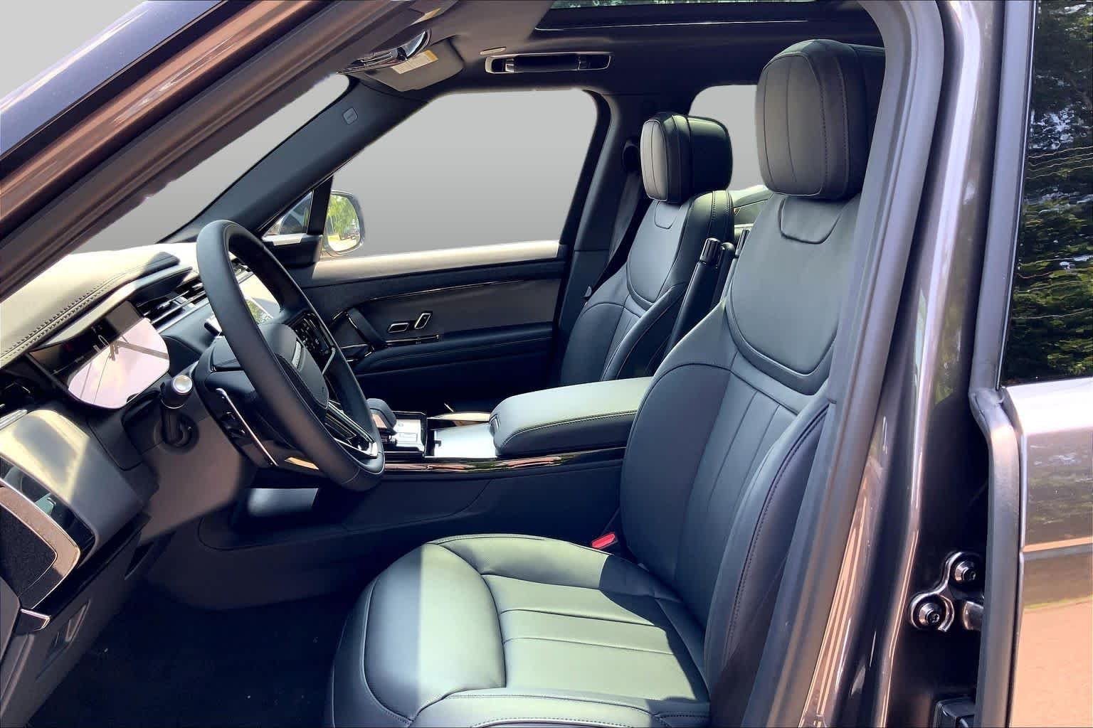New 2026 Charente Grey Land Rover Dynamic SE image 13