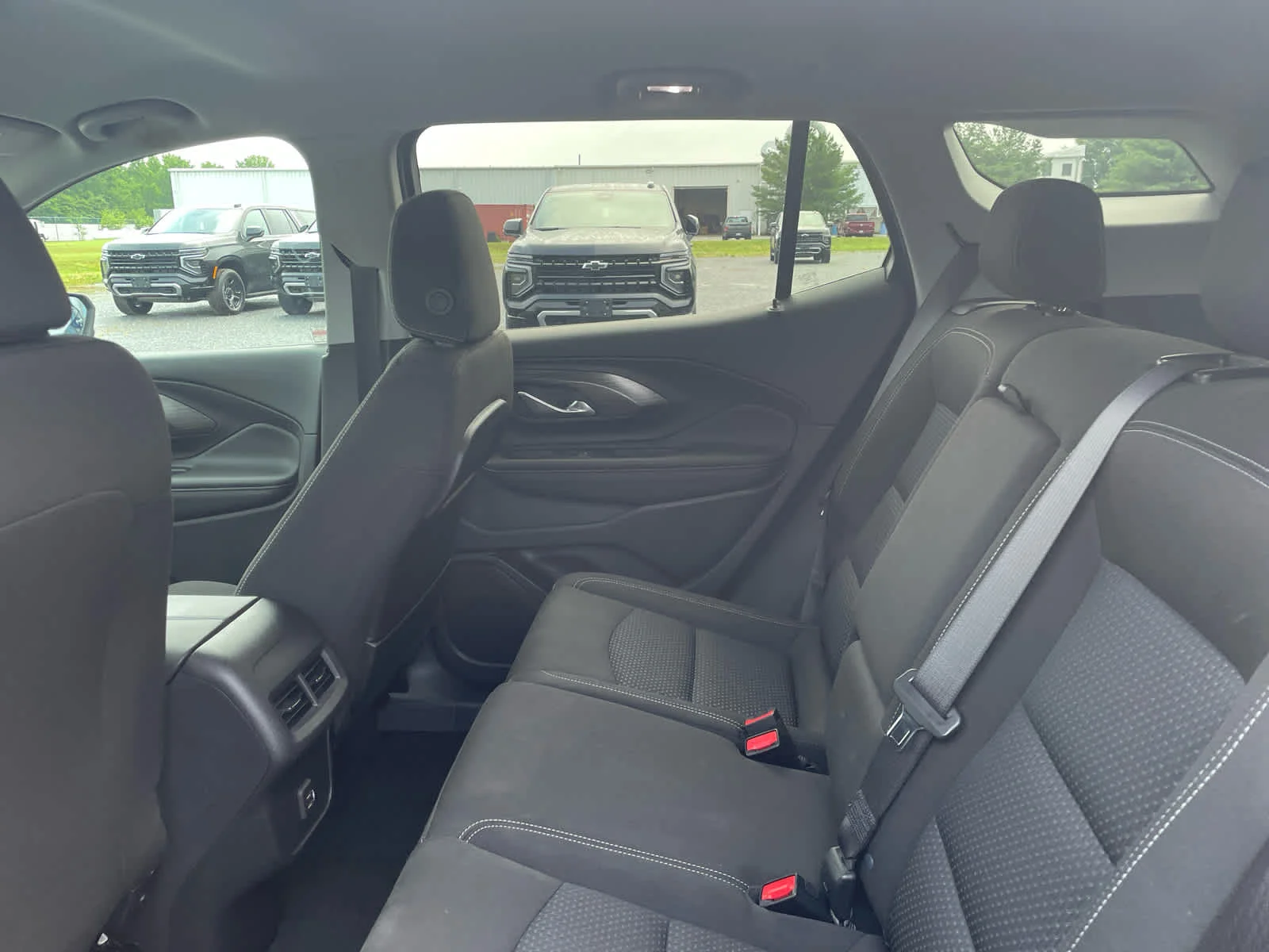 Certified Used 2024 Downpour Metallic GMC SLE image 14