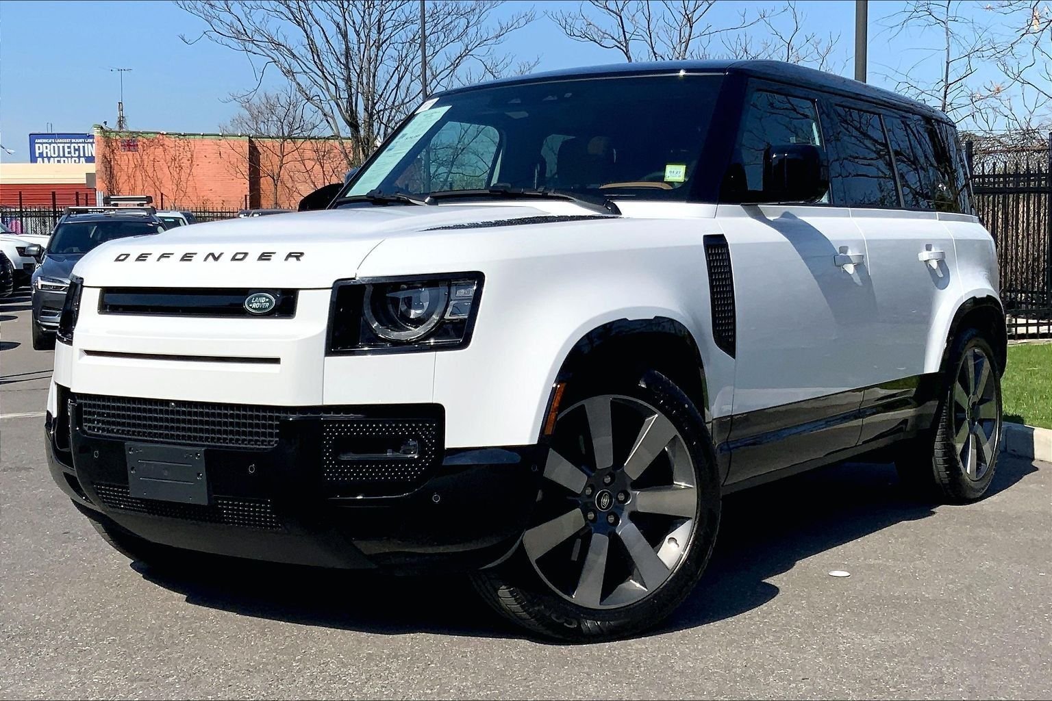 2024 Land Rover Defender 110 SE P400's photo