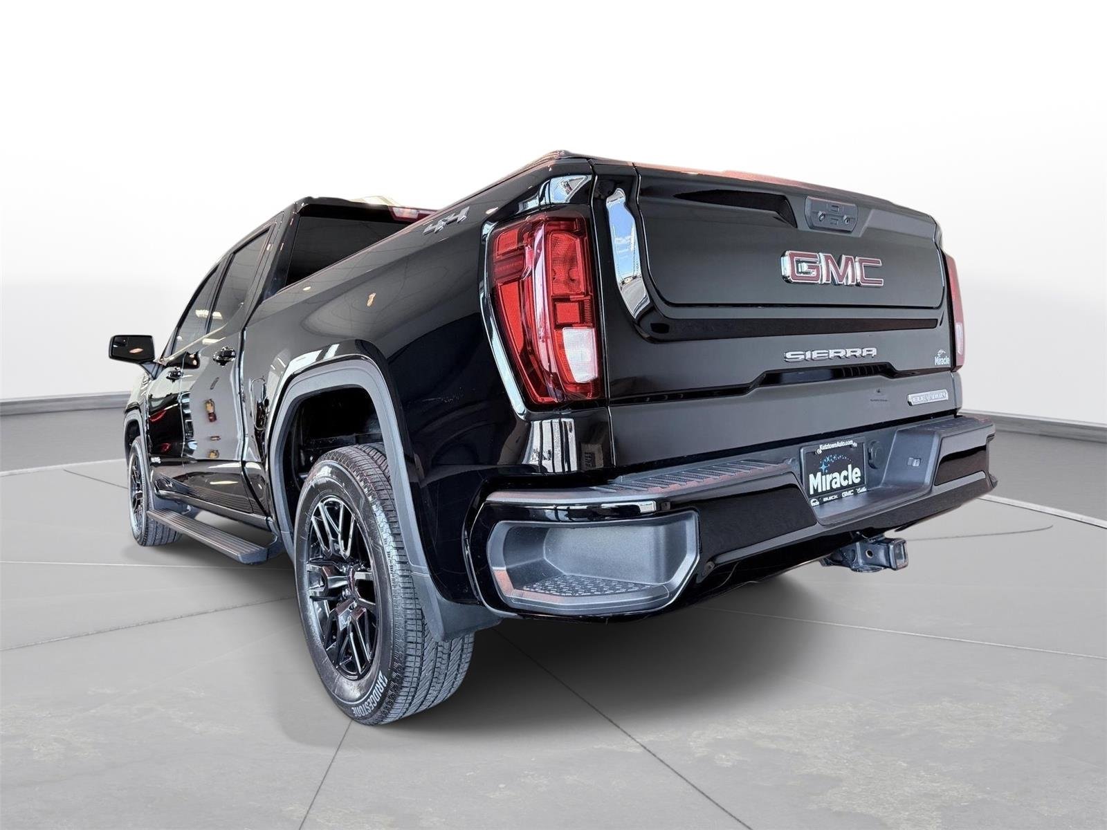 Used 2024 Onyx Black GMC Elevation image 6