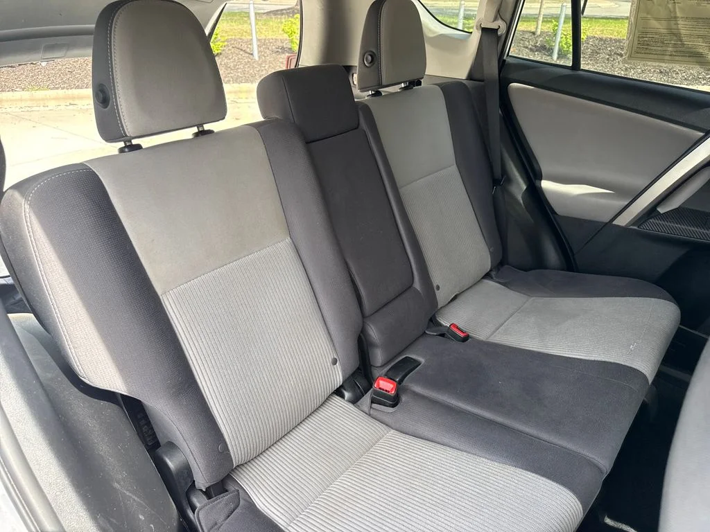 Used 2015 Classic Silver Metallic Toyota XLE image 33