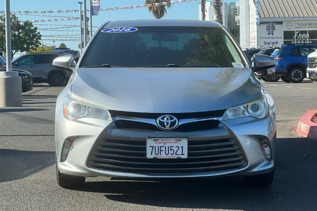 Used 2016 Silver Toyota LE image 9
