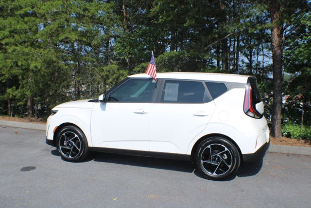 Used 2025 Snow White Pearl Kia EX image 3