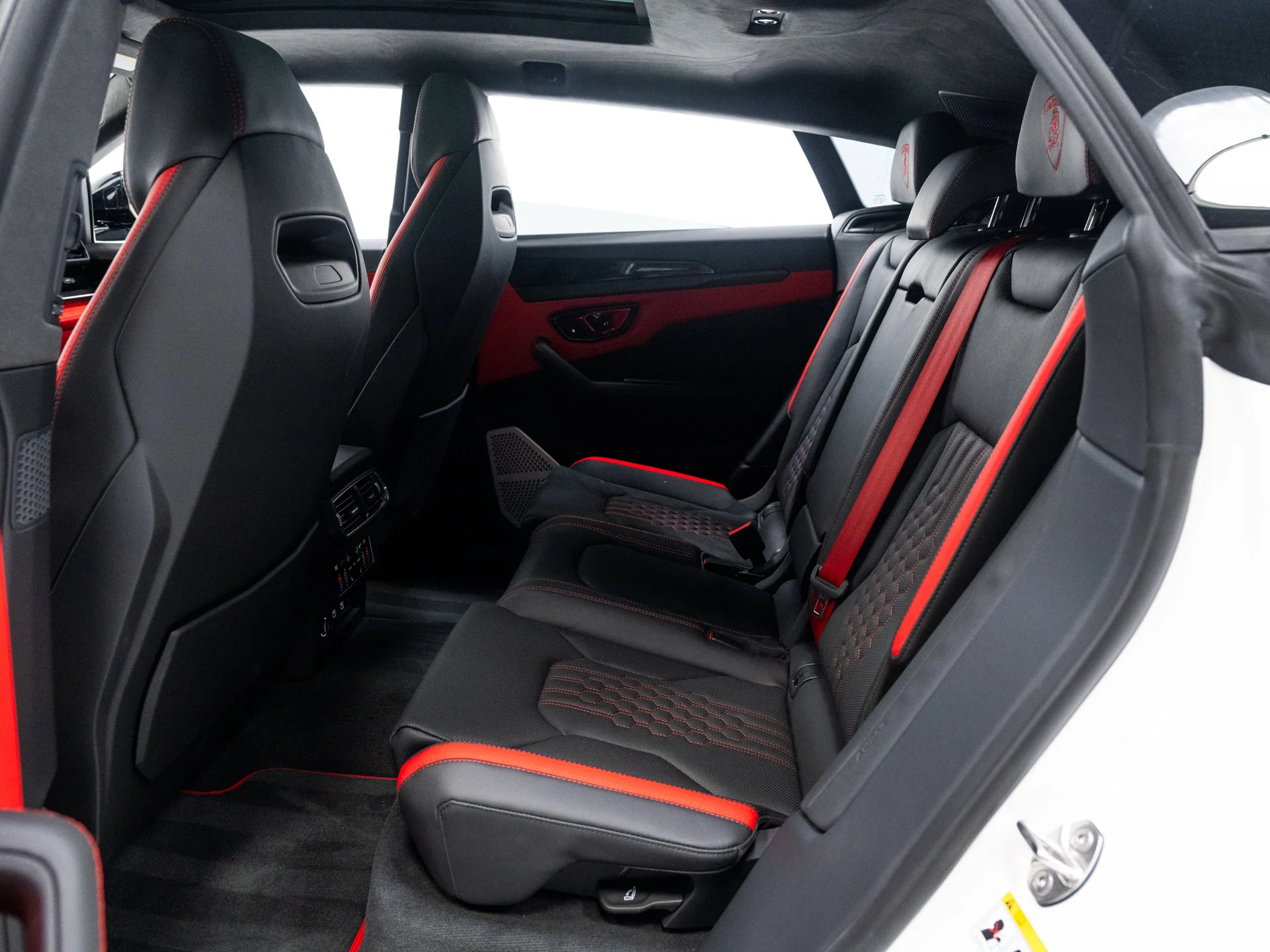 Used 2025  Lamborghini SE image 48