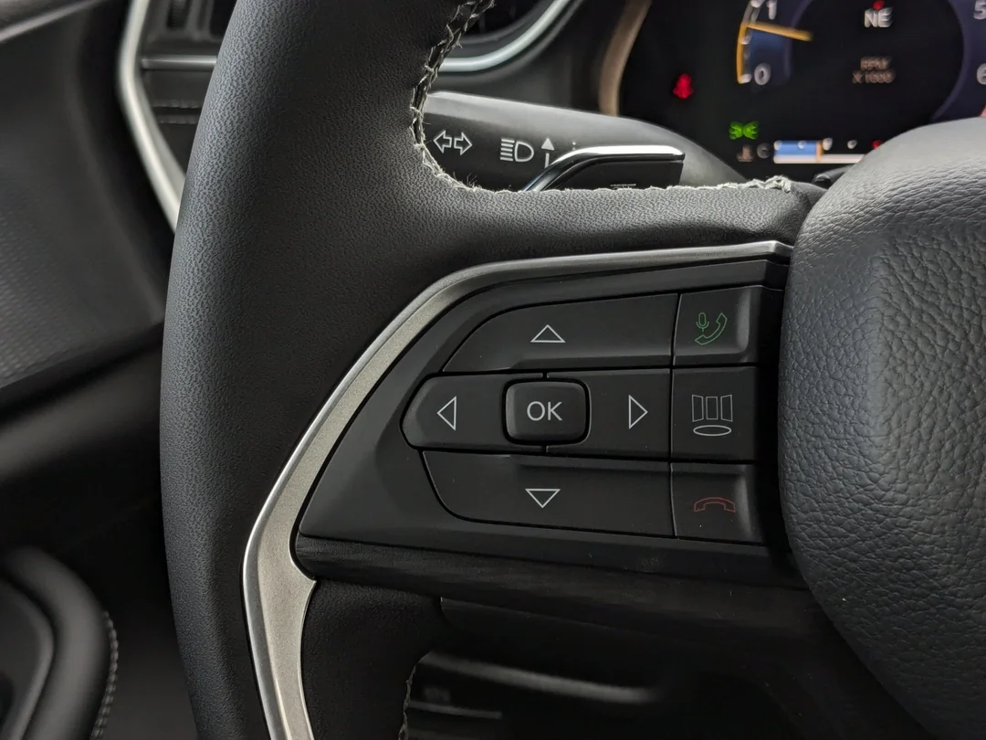 New 2025 Black Jeep Laredo - - 4x4 - Power Sunroof - Power Liftgate - Wireless Charging - Remote Start & More! image 17
