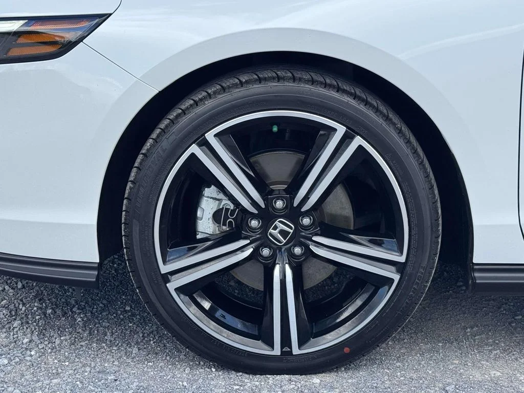 Used 2023  Honda Sport image 12