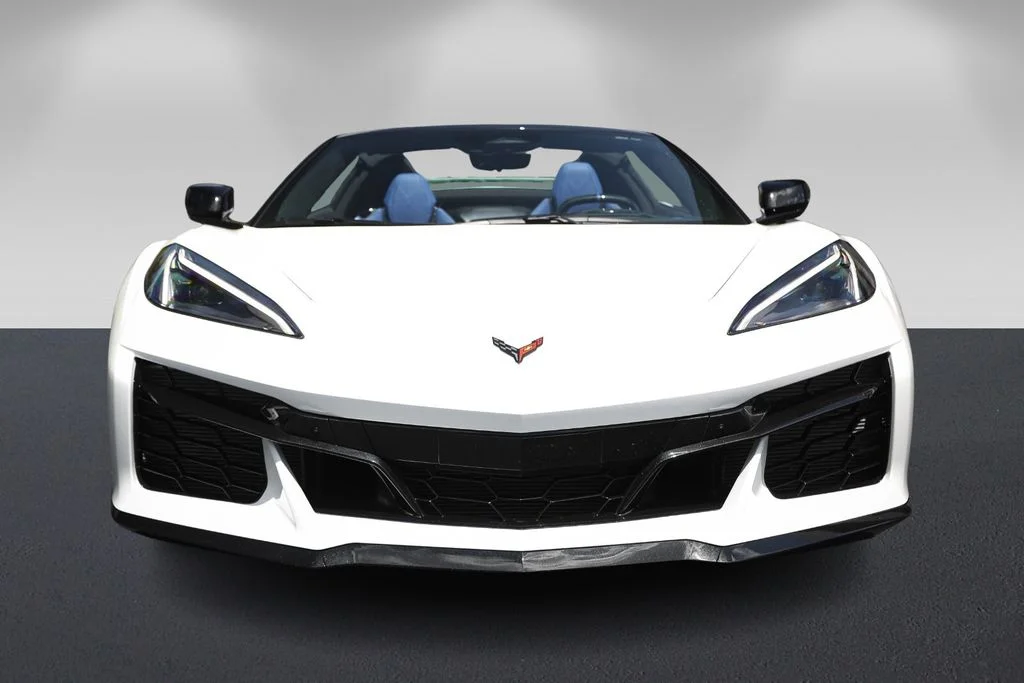 Used 2026 Arctic White Chevrolet Z06 image 8
