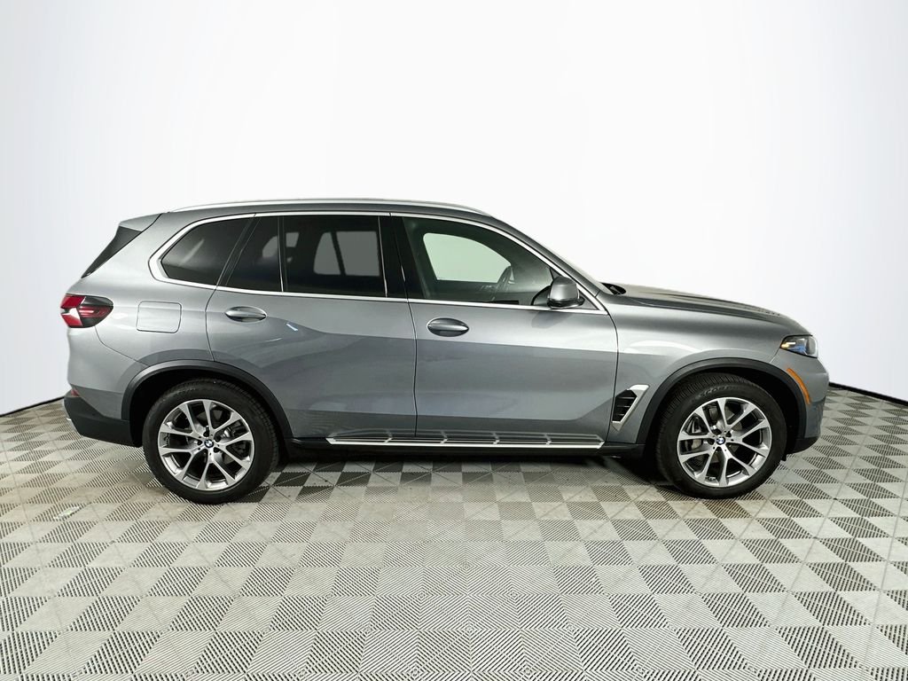 Used 2025 Gray BMW sDrive40i image 8