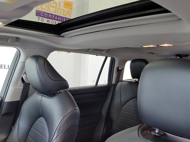 Certified Used 2022  Toyota XLE image 10