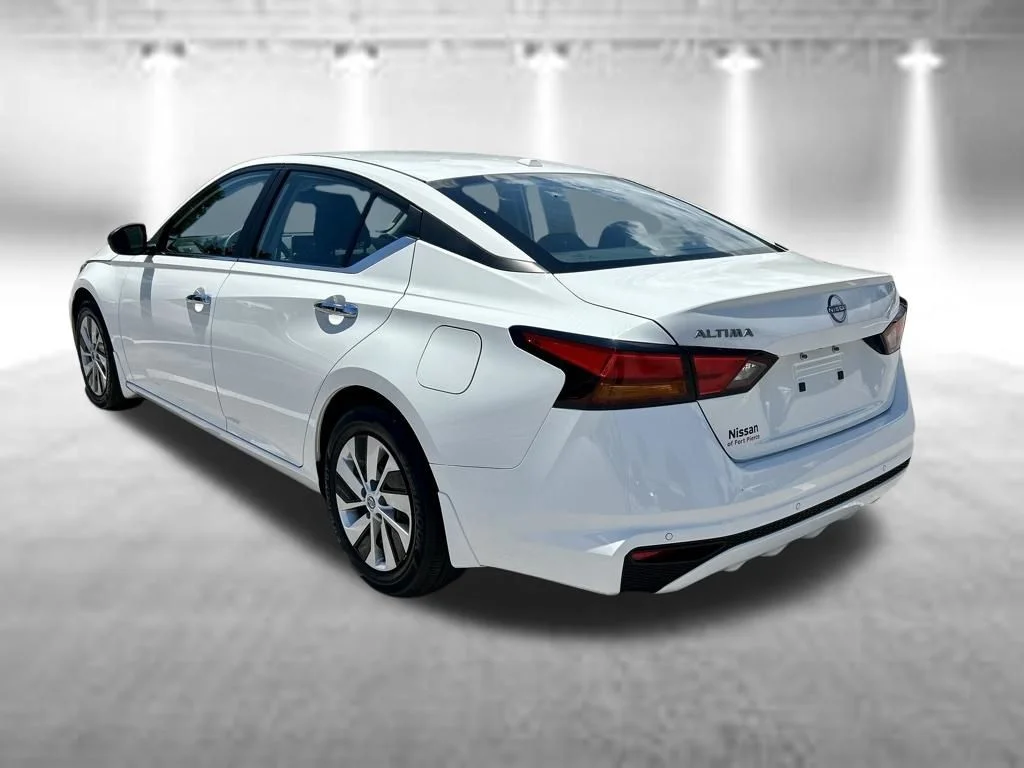 Certified Used 2025 White Nissan 2.5 S image 9
