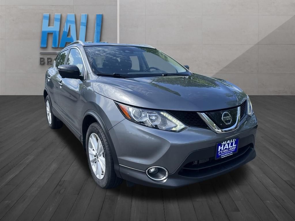 Used 2019 Gray Nissan SV image 7