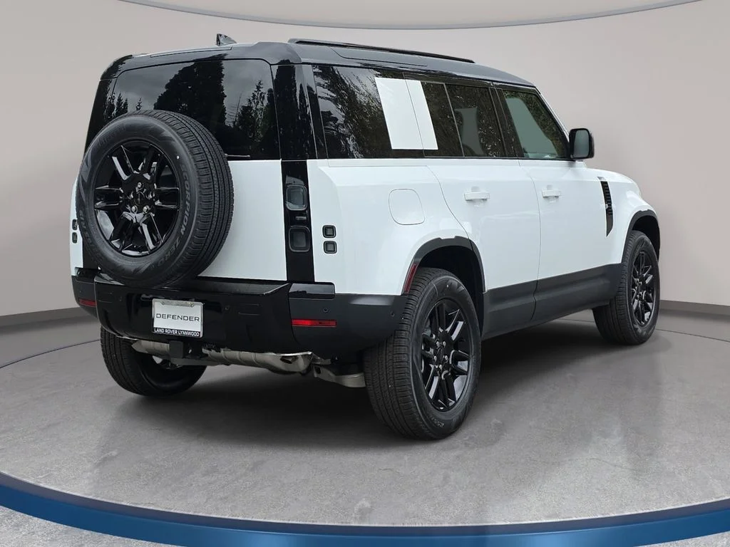 New 2026 Fuji White LAND ROVER S image 5