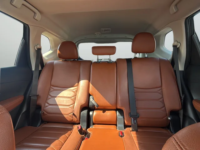 Used 2019 Black Nissan SL image 22