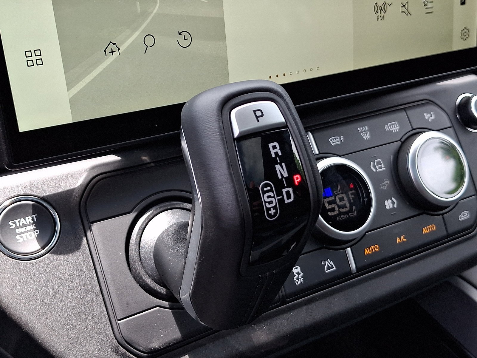 New 2026 Santorini Black Land Rover X-Dynamic SE image 11