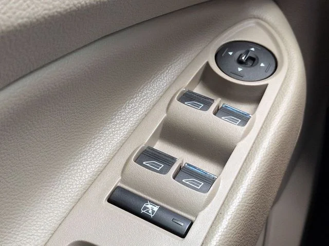 Used 2014 Oxford White Ford SEL image 21