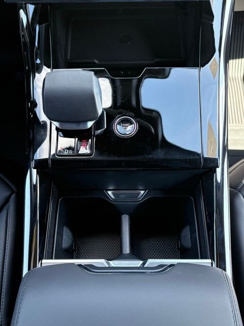 New 2026 Ostuni Pearl White Land Rover Dynamic SE image 30