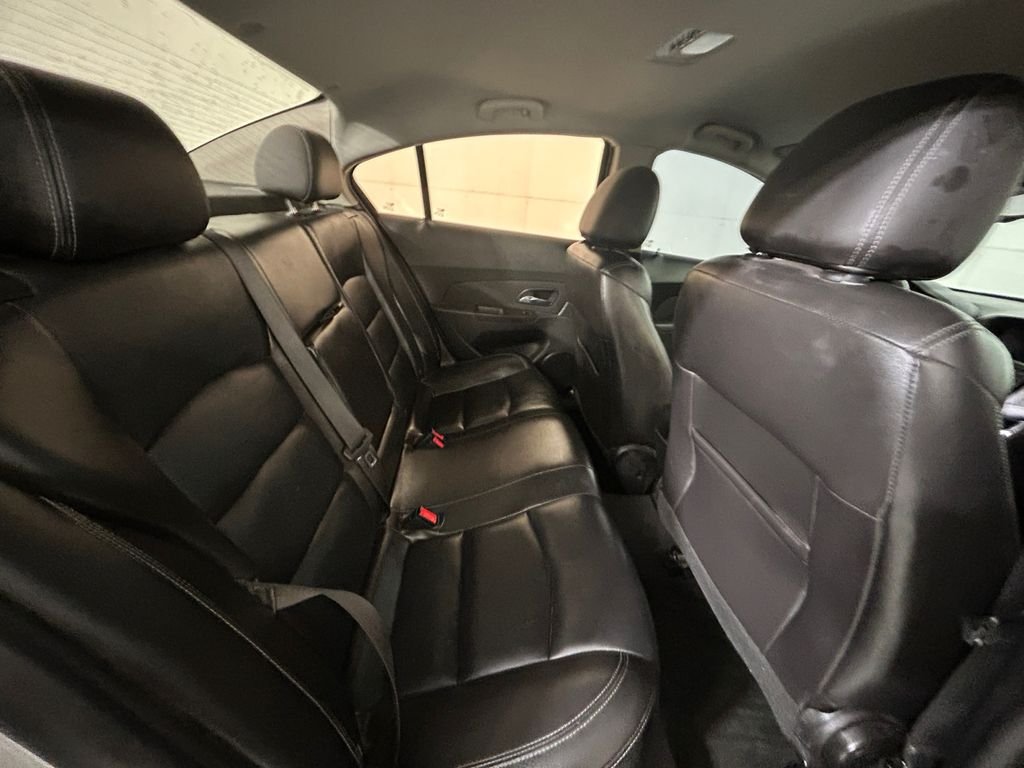 Used 2015 Silver Chevrolet 2LT image 17