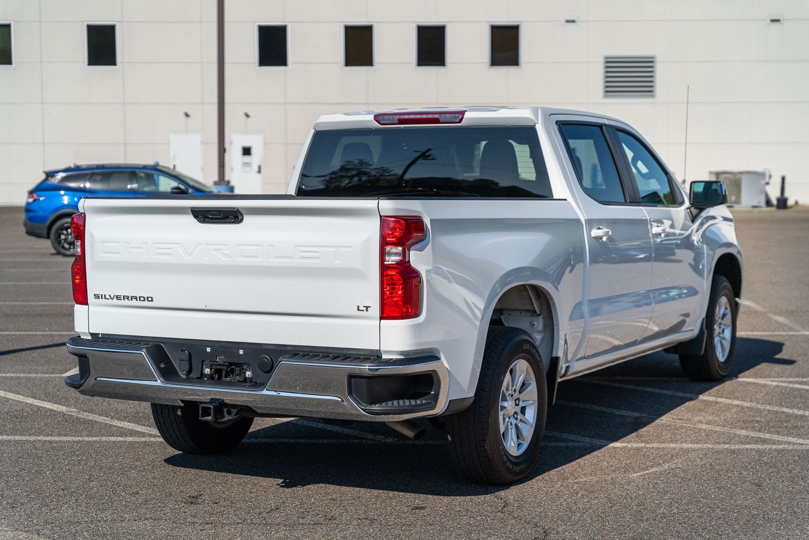 Used 2025 White Chevrolet LT image 7
